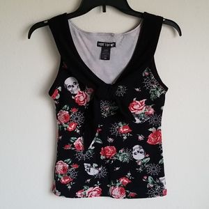 Halloween Hot Topic  Shirt V-Neck